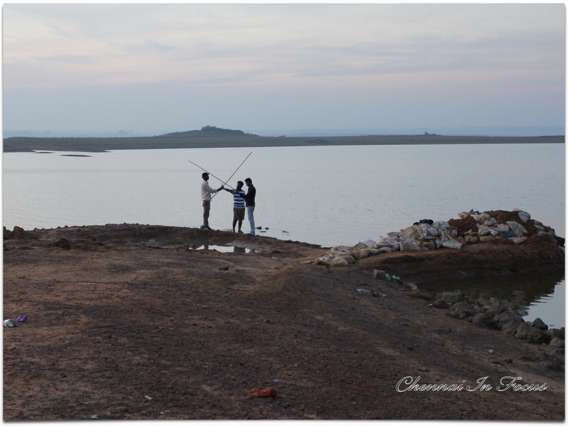 Puzhal Lake Water Level Indicator